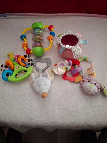 Lot de jouets pour bébé 