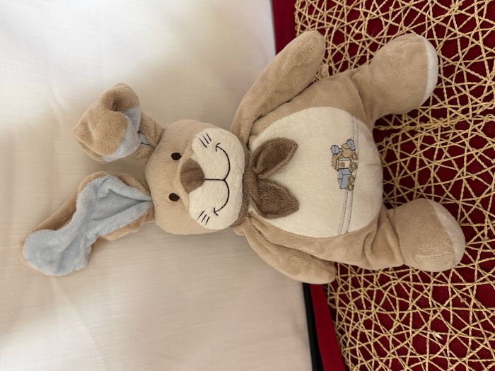 Noukie's Oscar & Léon Peluche lapin beige bleu train - photo numéro 4