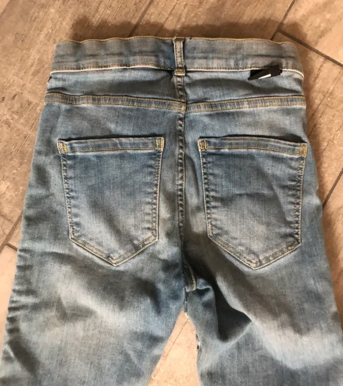 Skinny Jean stradivarius TBE Taille XS - photo numéro 4