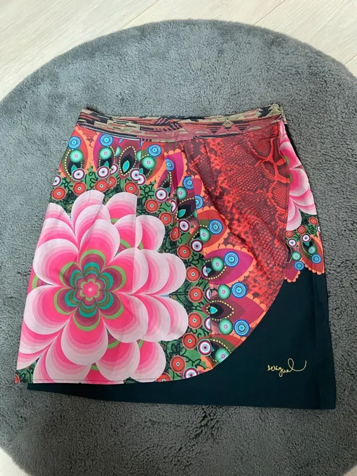 Jupe Desigual T38 Motifs colorésAuthentique Parfait état 🌸