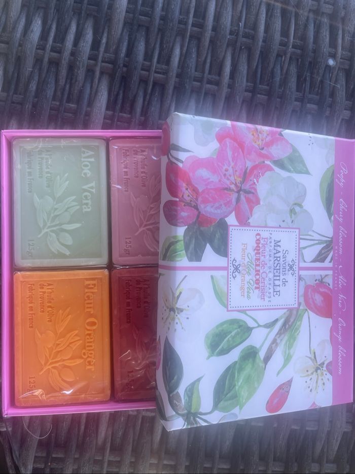Savon de Marseille au parfum de grasse - photo numéro 2