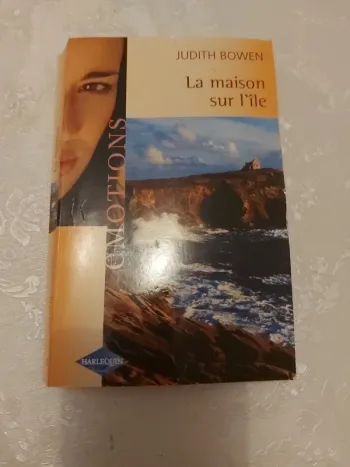 Livre Harlequin La maison sur l'île