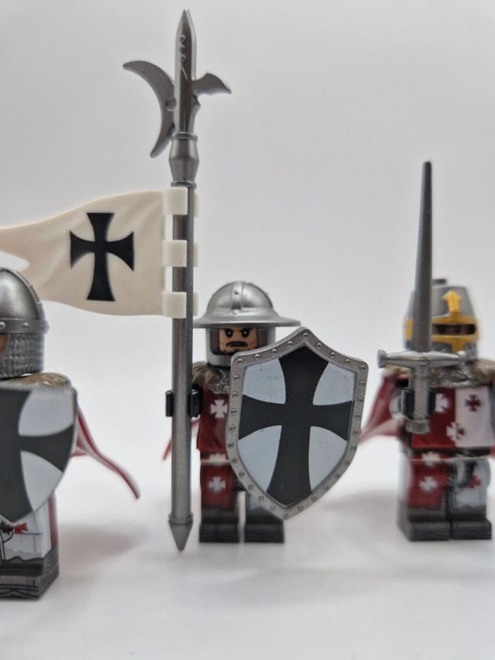 Figurines type lego 4 chevaliers templiers seigneur des anneaux - photo numéro 4