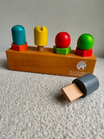 Activités vissage dévissage Montessori 