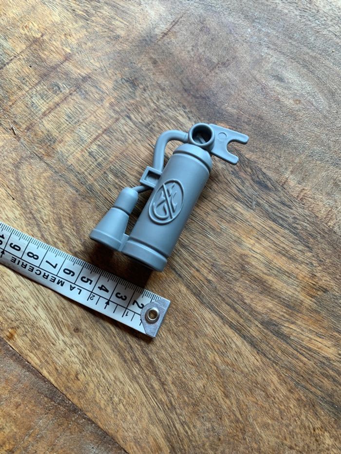 Jouet maison de poupée extincteur miniature - photo numéro 4