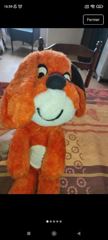 Très belle peluche chien j41