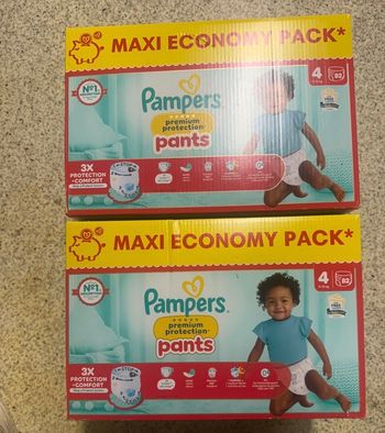 Deux cartons de couches Pampers taille 4 
