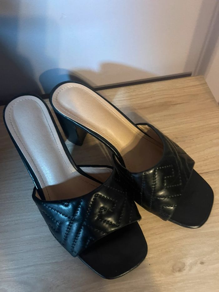 Mules noires confortables et légères