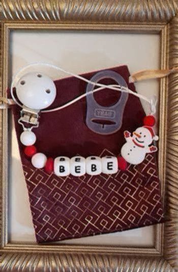 Attache tétine personnalisé avec adaptateur et pochette cadeau