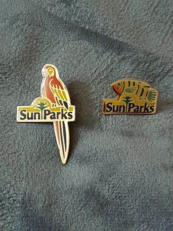 Lot de 2 pin's Sun Parks