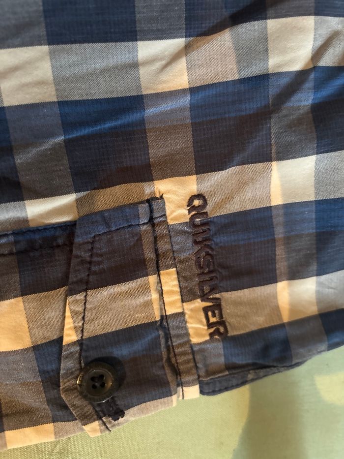 Vends short quiksilver 7 ans très bon état - photo numéro 2