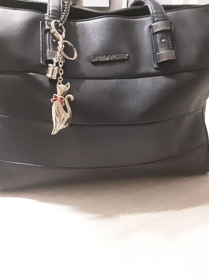 Breloque sac à main dorée