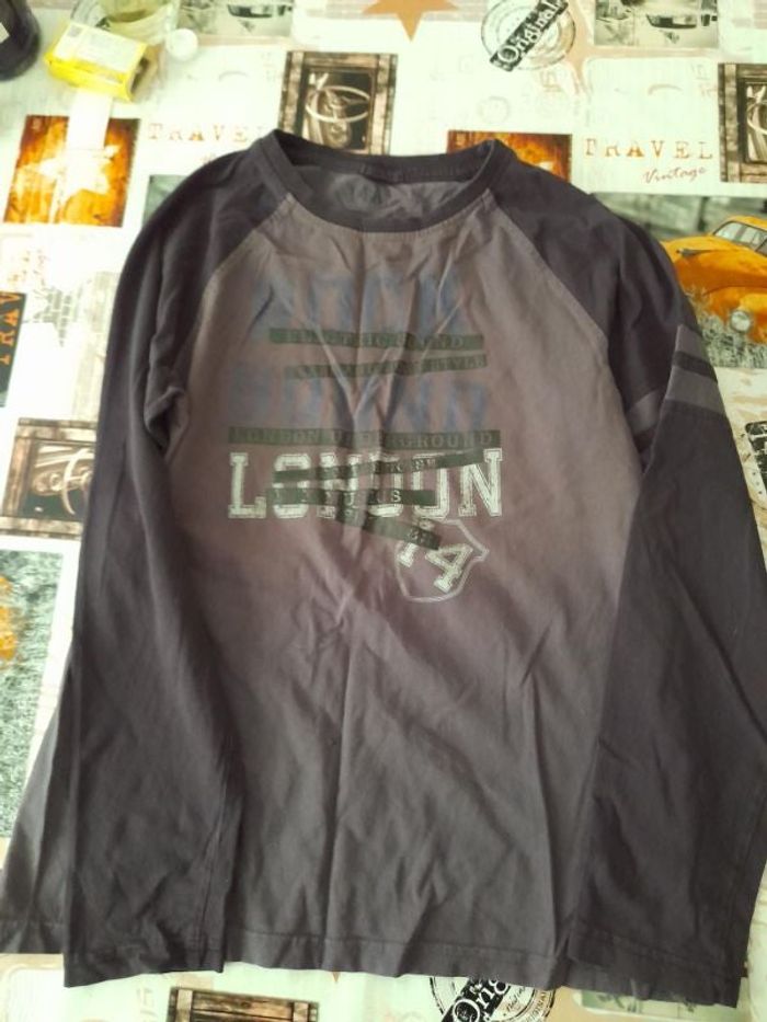 t-shirt manche longue gris foncé