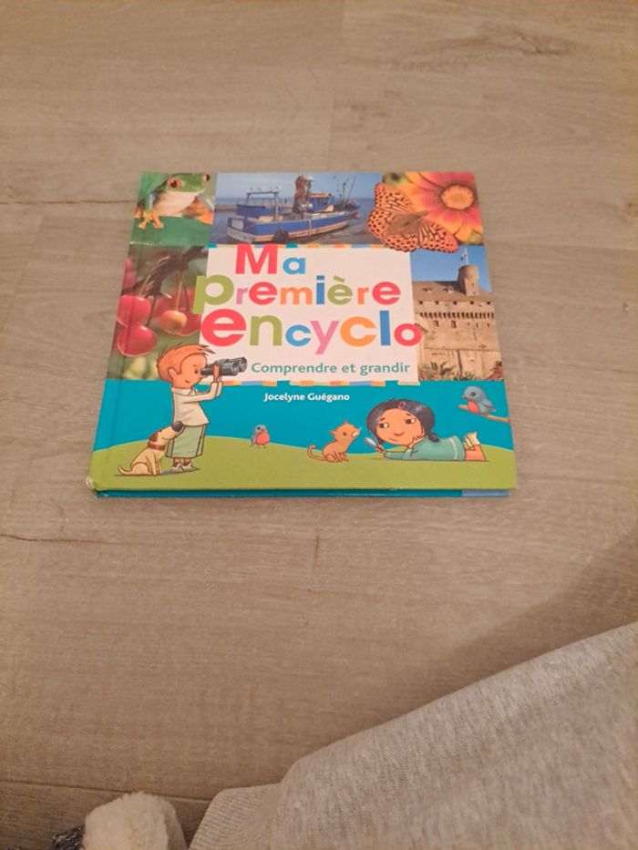 livre m'a première encyclopédie