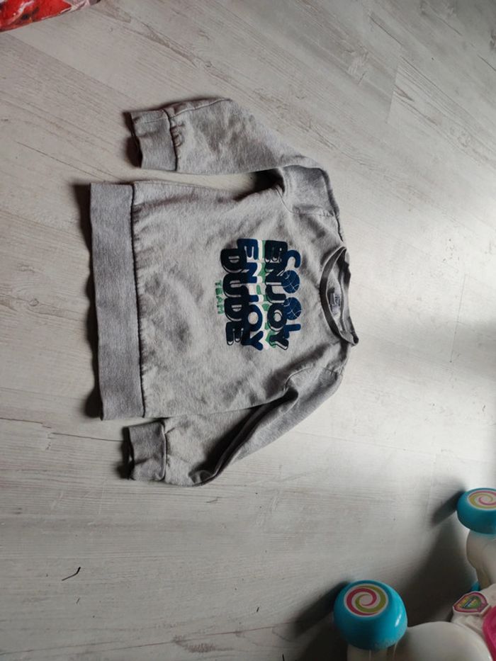 Sweat taille 8 ans