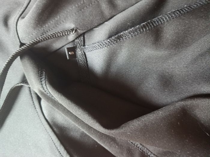 Sweat à capuche noir en S - photo numéro 4