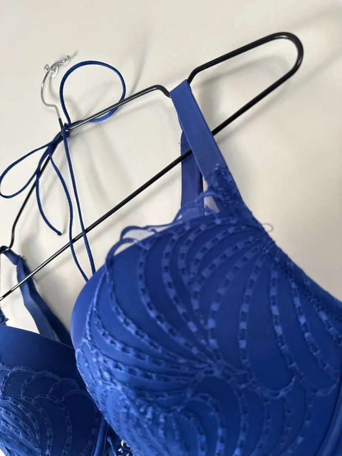 👙Soutien gorge rembourré + bas offert- 95D - neuf sans étiquette bleu roi- Gemo - photo numéro 4