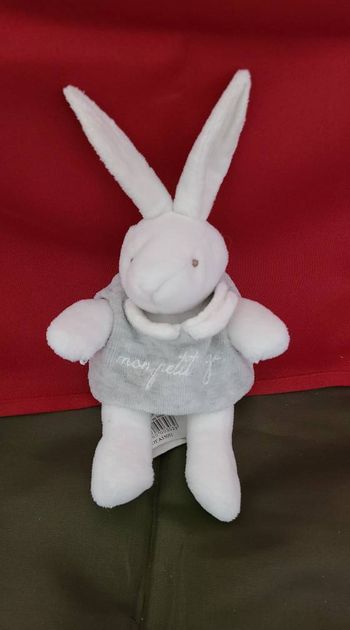 doudou et compagnie lapin blanc robe grise col blanc dessin ailes " mon petit "