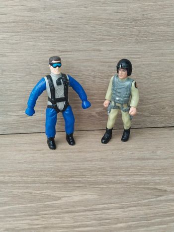 Lot de 2 action man dont un mac do