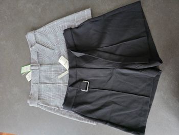 T42 lot ou séparé 2 shorts neufs étiquetés