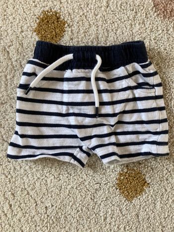 Short neuf 6 mois