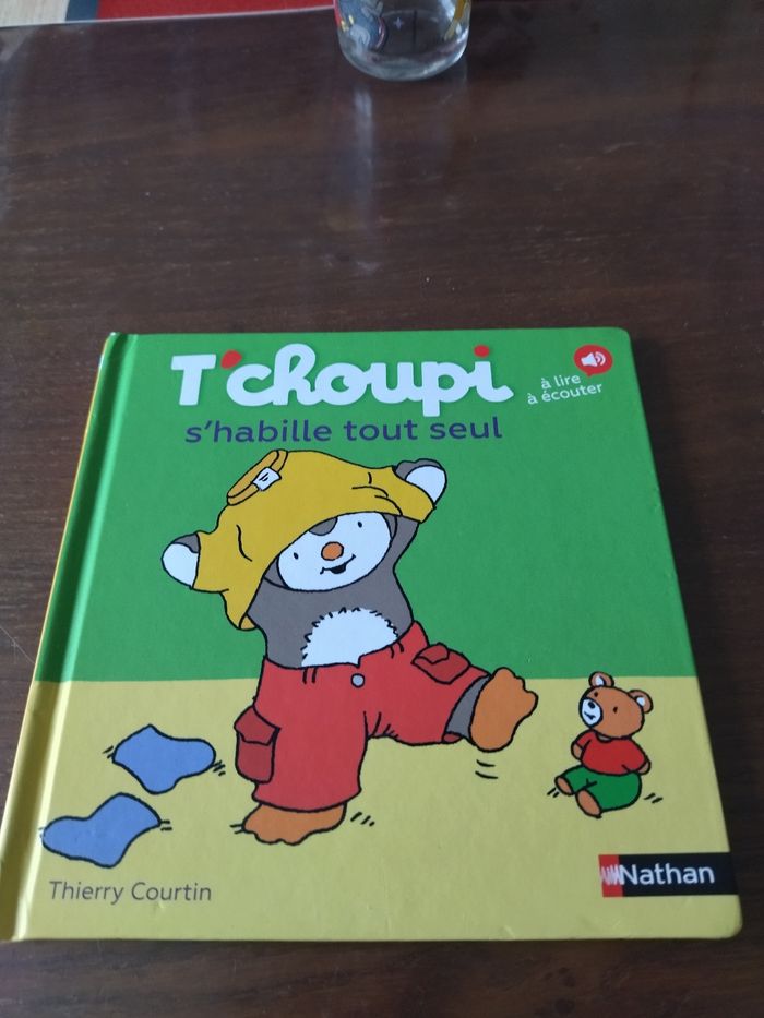 T'Choupi s'habille tout seul