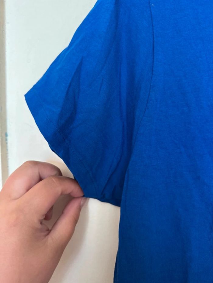 T-shirt. A manches courtes. Femme. Bleu. Amazon. - photo numéro 5