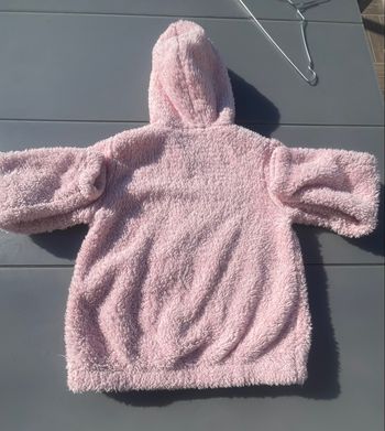 Veste polaire rose à capuche – toute douce