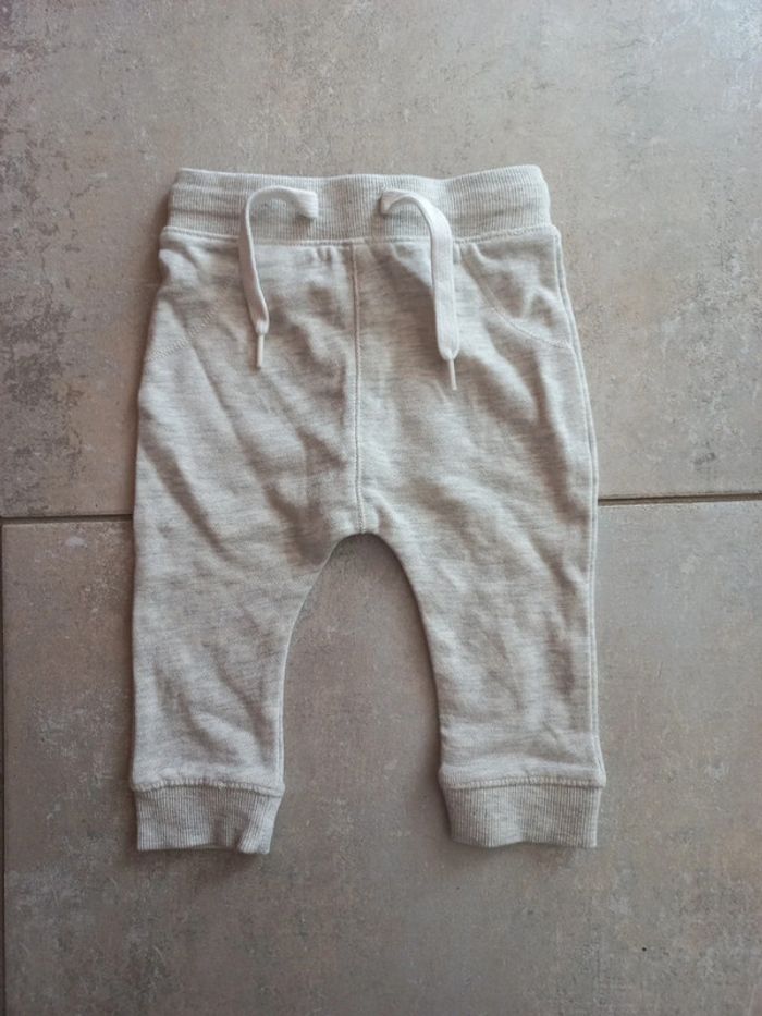 Pantalon gris clair Kiabi 6 mois neuf