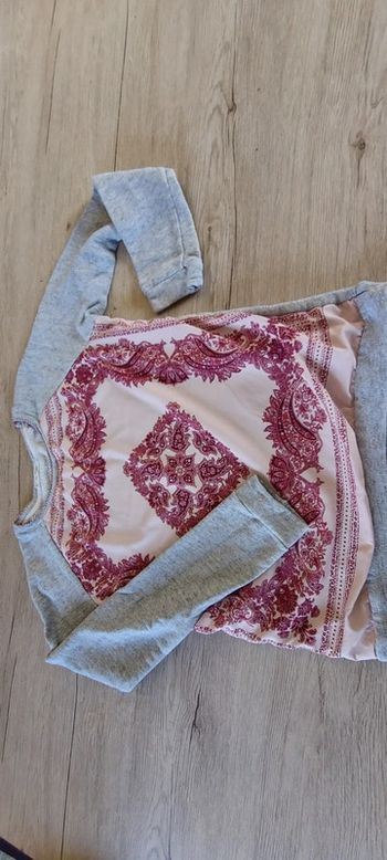 Pull gris avec dessin bordeau, manches longues, Bershka, XS ou 12 ans