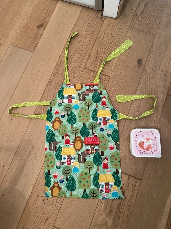 Tablier et boîte à goûter
