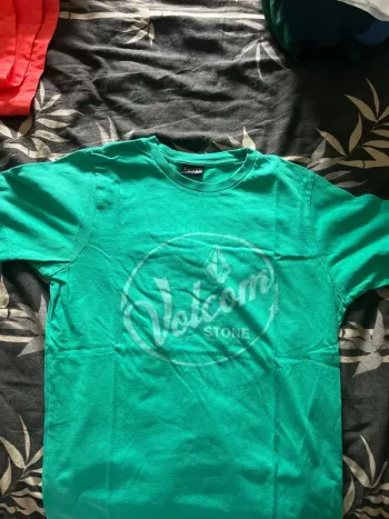 Lot de 2 t-shirt Volcom noir et vert - taille M