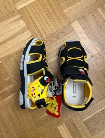 Sandales Pikachu neuve Taille 26