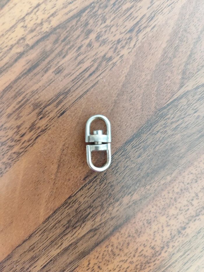 Connecteur pivotant pour porte clefs