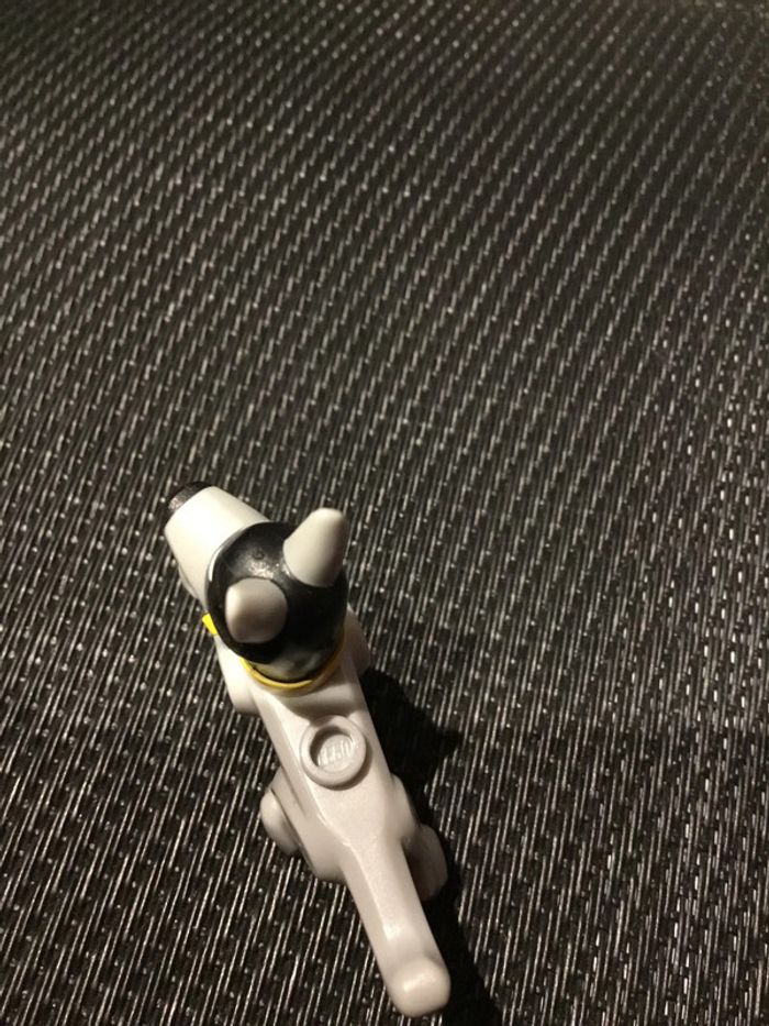 Lego DC comics minifigure Ace le Bat chien Batman 76110 mini figurine - photo numéro 6