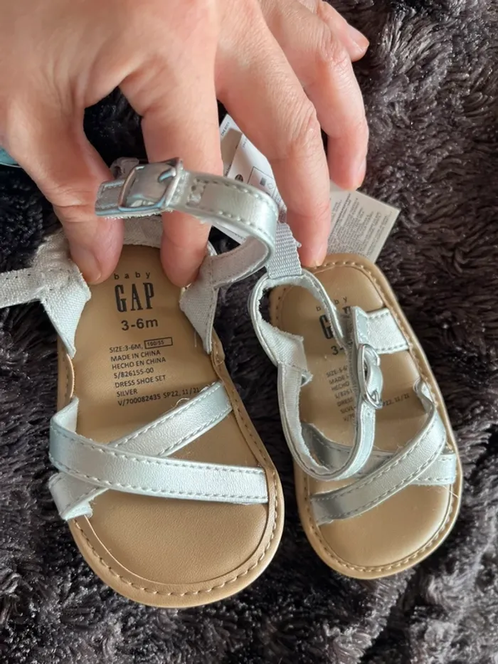 Robe gap et chaussures 3-6 mois - photo numéro 3