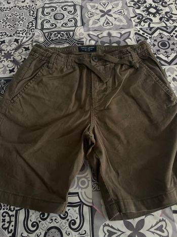Short kaki 