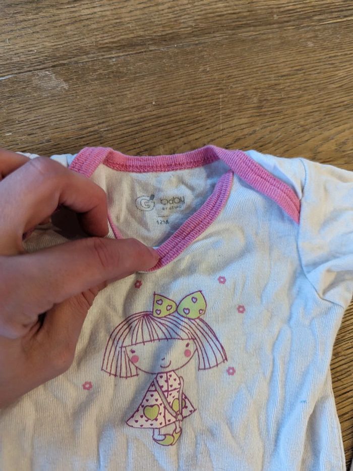 Lot 4 bodies manches courtes gemo 12 mois - photo numéro 4