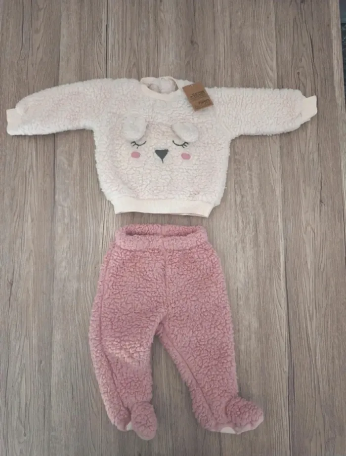 Pyjama deux pièces en fausse fourrure effet mouton