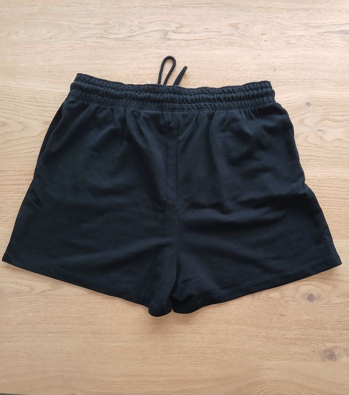 Short H&M
Taille L - photo numéro 2