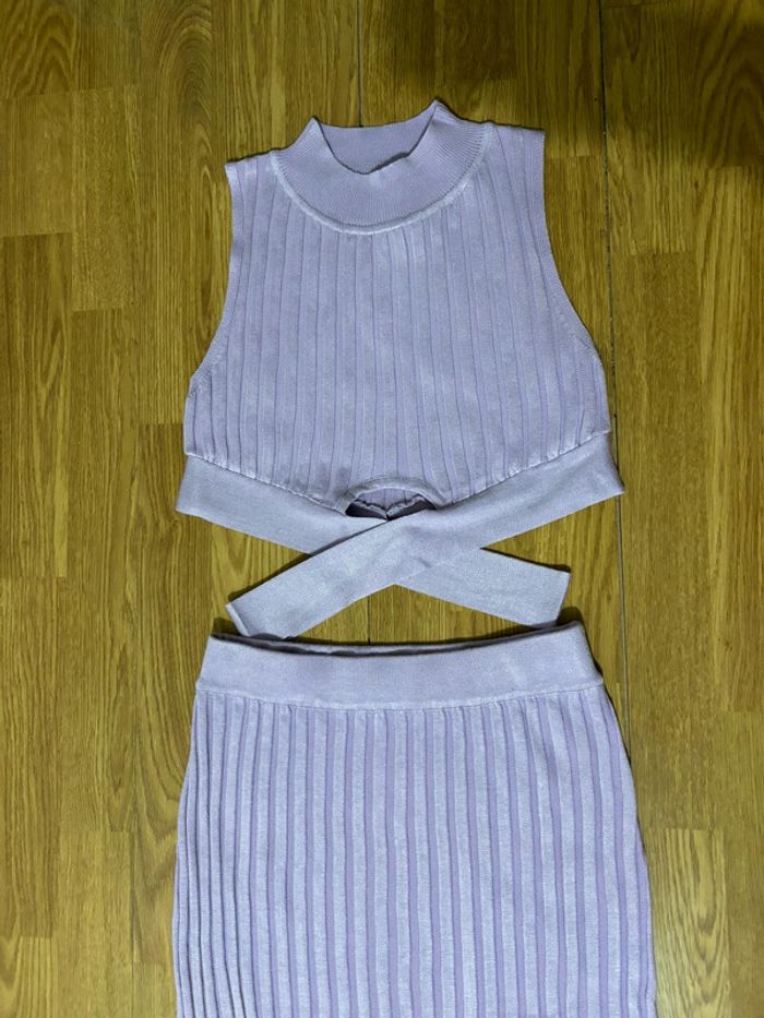 Ensemble léger crop top croisé et jupe longue lilas en maille - photo numéro 2