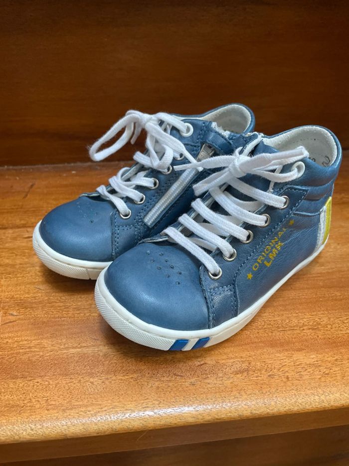Baskets cuir bleu pointure 24
