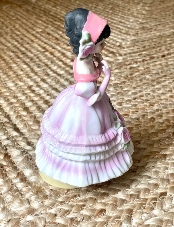 Figurine / Poupée musicale en biscuit de porcelaine - photo numéro 4