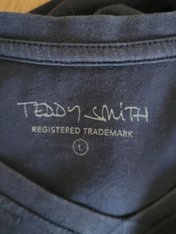 T-shirt col V bleu marine Teddy Smith - photo numéro 5