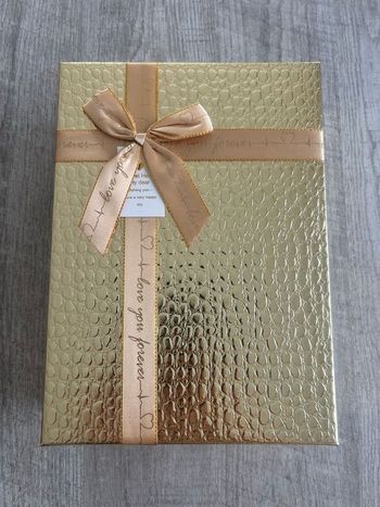 Boîte cadeau rigide décorative neuve 