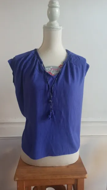 Haut bleu  t 38/40 comme neuf