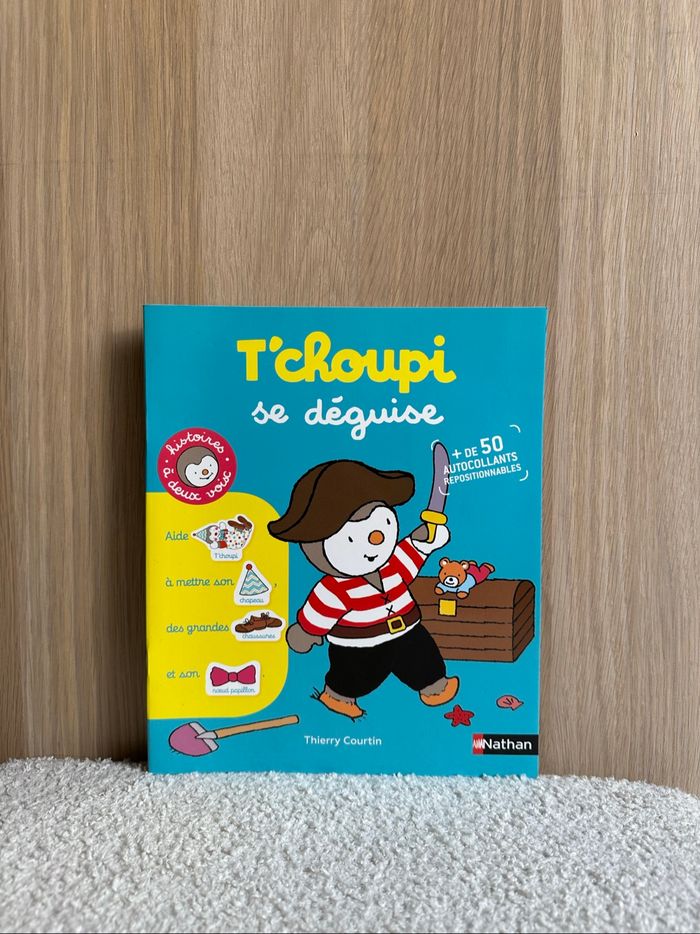 Cahier d’autocollants t’choupi se déguise