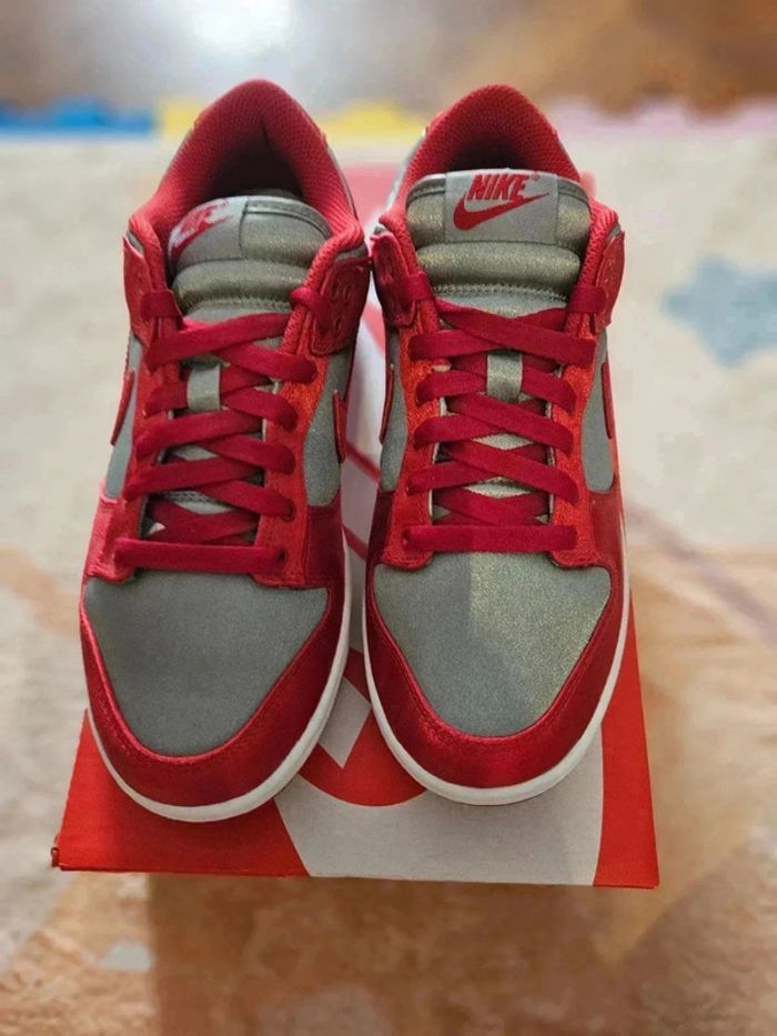 Nike Dunk Low w ess snkr grey/ varsity red- White Taille 38.5 - photo numéro 9