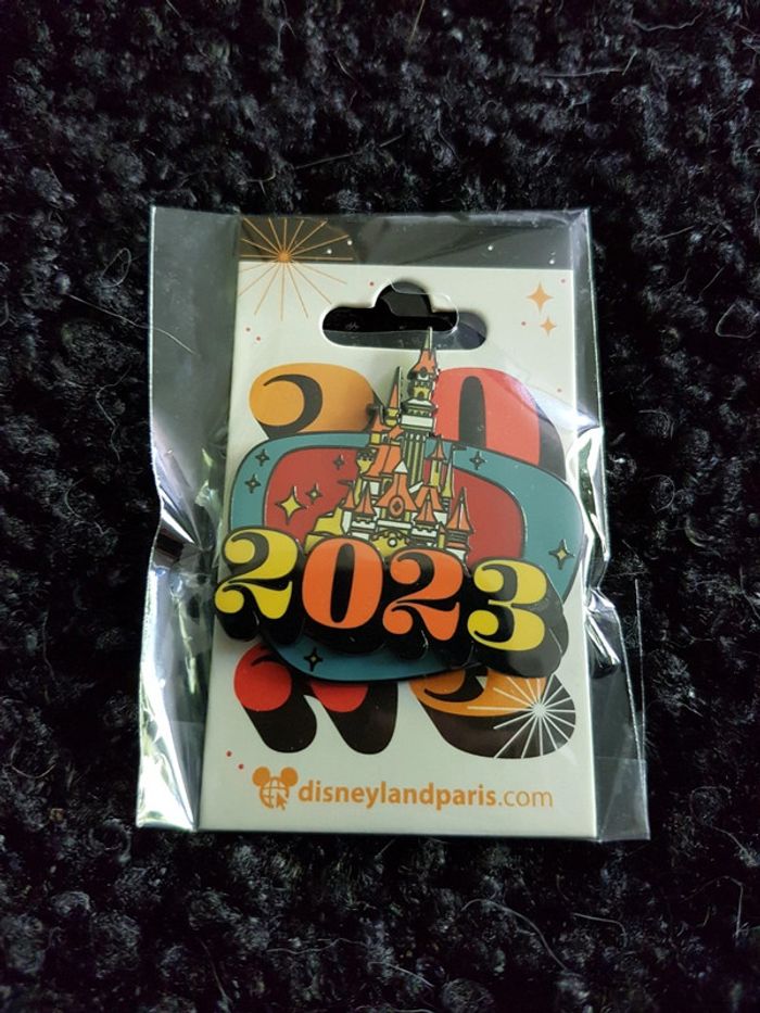 Pin's disneyland paris 2023