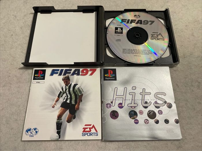 Fifa 97 Jeu Playstation 1 PS1 Complet FR Comme Neuf - photo numéro 2